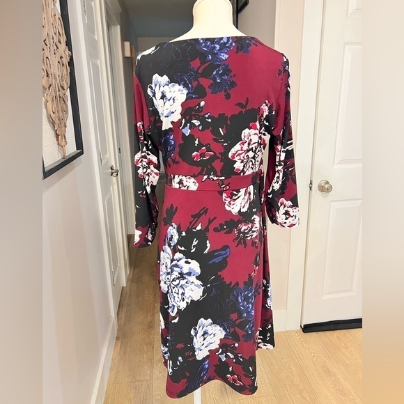 A PEA IN THE POD wine with big floral faux wrap dress with 3/4 sleeves - Picture 6 of 15
